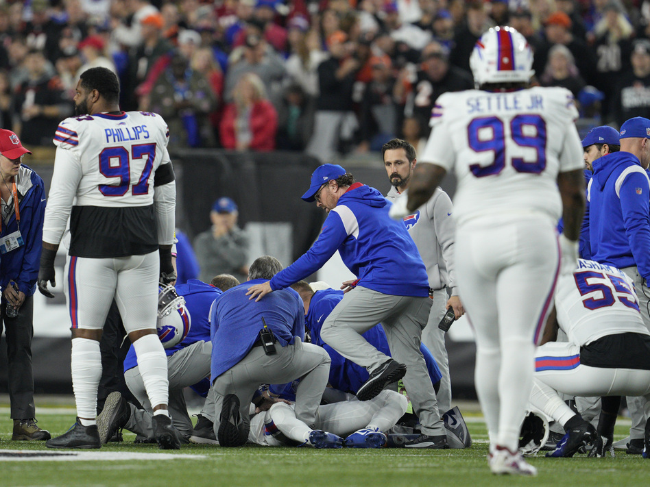 Damar Hamlin s'effondre après un arrêt cardiaque soudain pendant le match